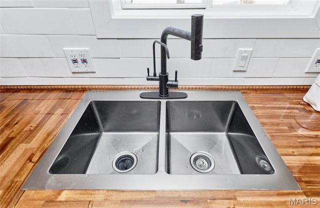 1015 Dingledine Road, St Charles, MO 63304