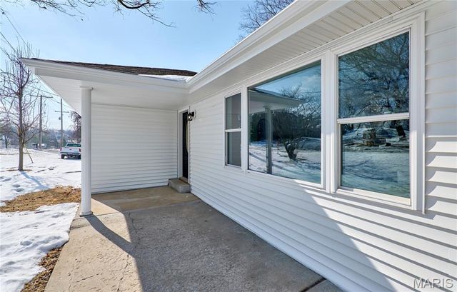 1015 Dingledine Road, St Charles, MO 63304