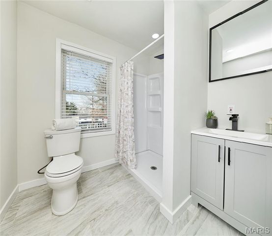 1015 Dingledine Road, St Charles, MO 63304