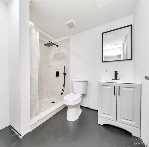 1015 Dingledine Road, St Charles, MO 63304