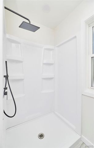 1015 Dingledine Road, St Charles, MO 63304