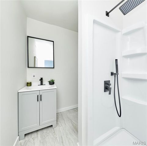 1015 Dingledine Road, St Charles, MO 63304