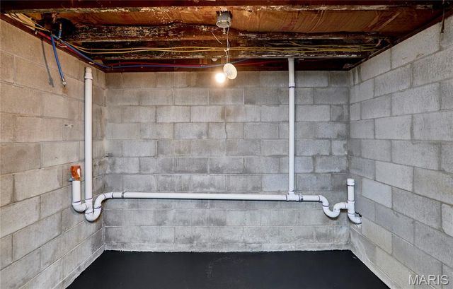 1015 Dingledine Road, St Charles, MO 63304