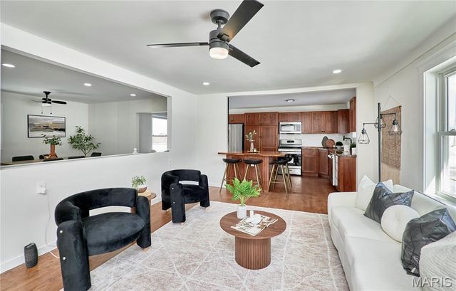 1015 Dingledine Road, St Charles, MO 63304