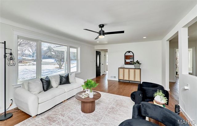 1015 Dingledine Road, St Charles, MO 63304