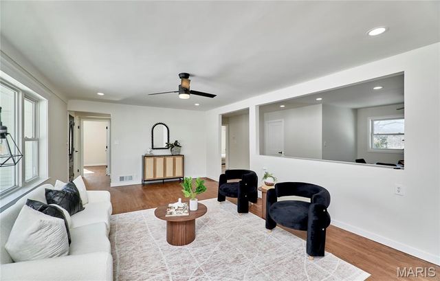 1015 Dingledine Road, St Charles, MO 63304