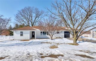 1015 Dingledine Road, St Charles, MO 63304