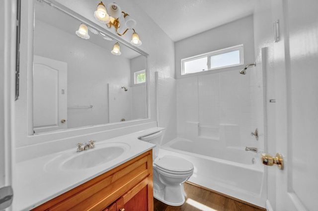 4104 KEEPSAKE Dr, Modesto, CA 95356
