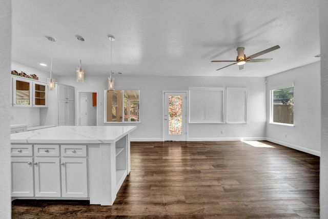 4104 KEEPSAKE Dr, Modesto, CA 95356