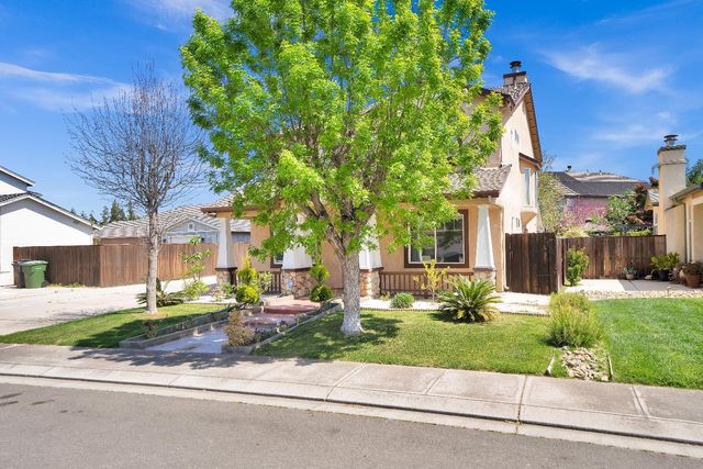 4104 KEEPSAKE Dr, Modesto, CA 95356