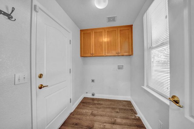 4104 KEEPSAKE Dr, Modesto, CA 95356