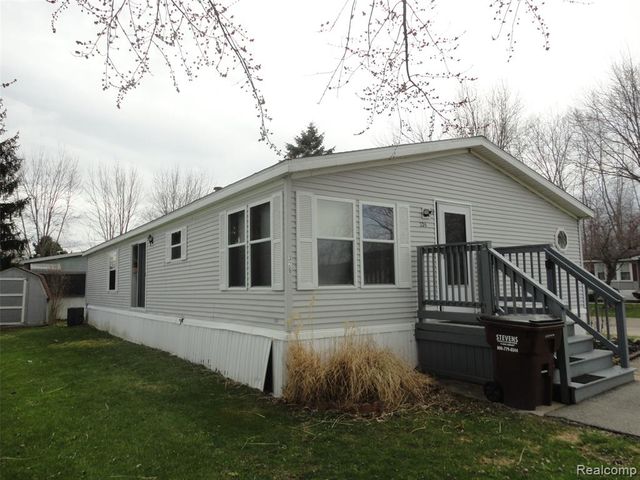 326 Holly Lane, Belleville, MI 48111