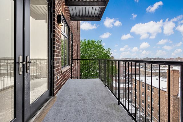 434 W Melrose Street 302, Chicago, IL 60657