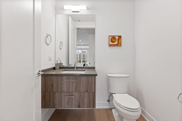 434 W Melrose Street 302, Chicago, IL 60657