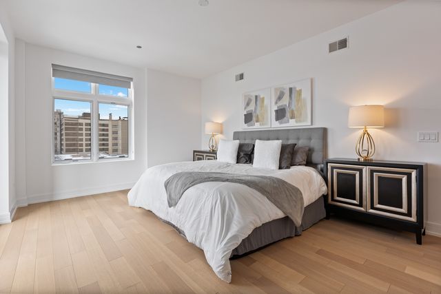 434 W Melrose Street 302, Chicago, IL 60657