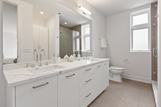 434 W Melrose Street 302, Chicago, IL 60657