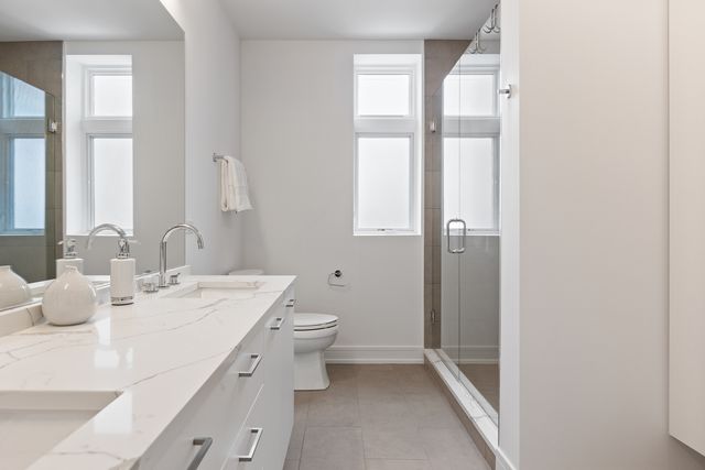 434 W Melrose Street 302, Chicago, IL 60657