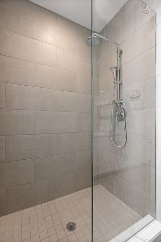 434 W Melrose Street 302, Chicago, IL 60657