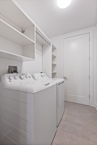 434 W Melrose Street 302, Chicago, IL 60657