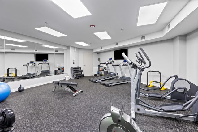 434 W Melrose Street 302, Chicago, IL 60657