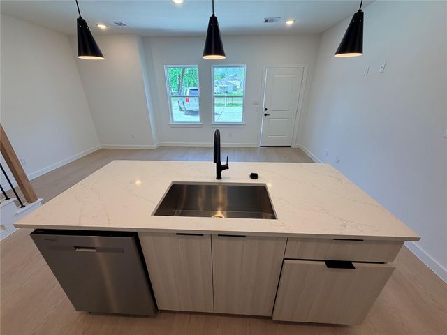 1031 North Lane A, Houston, TX 77088