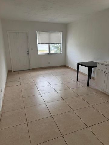 318 NE 6th Street, Hallandale Beach, FL 33009