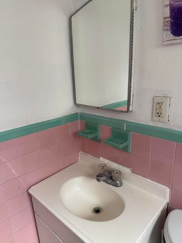 318 NE 6th Street, Hallandale Beach, FL 33009