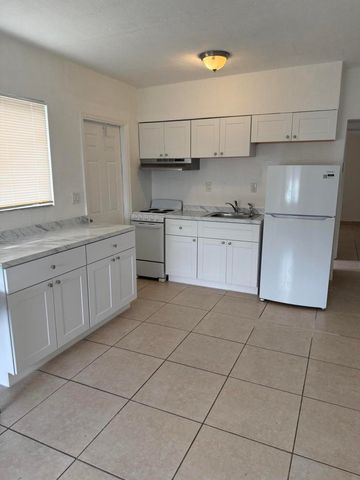 318 NE 6th Street, Hallandale Beach, FL 33009