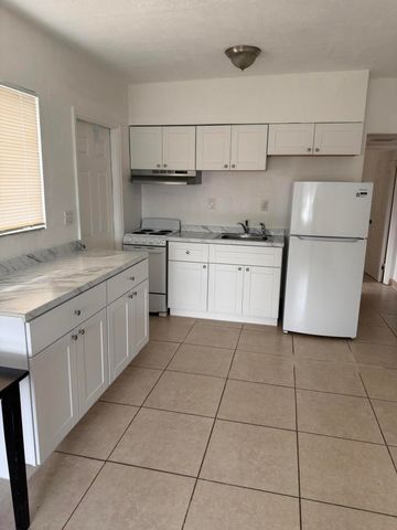 318 NE 6th Street, Hallandale Beach, FL 33009