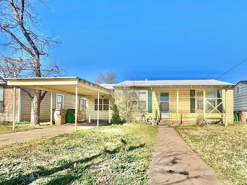 Image 1 of property listing at 1318 E Harris Avenue, San Angelo, TX 76903