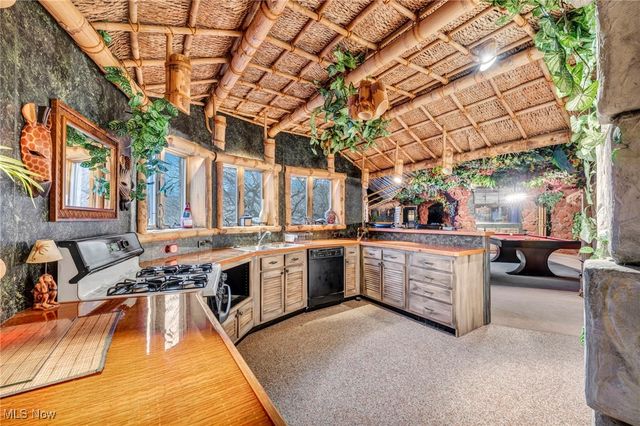 8560 Timber Trail, Brecksville, OH 44141