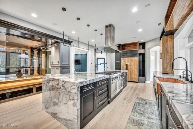 8560 Timber Trail, Brecksville, OH 44141