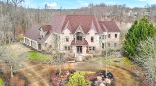 8560 Timber Trail, Brecksville, OH 44141