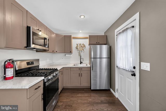 32 STANFORD RD, Cherry Hill, NJ 08034