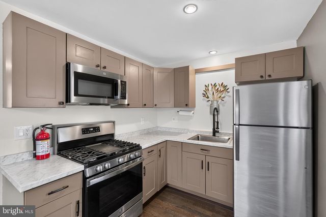 32 STANFORD RD, Cherry Hill, NJ 08034