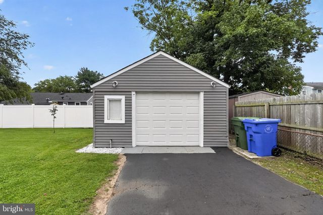 32 STANFORD RD, Cherry Hill, NJ 08034