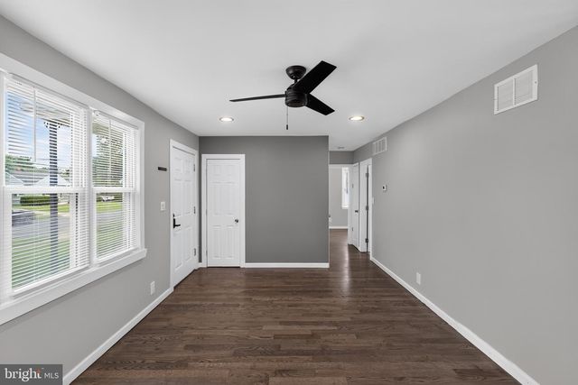 32 STANFORD RD, Cherry Hill, NJ 08034