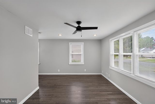 32 STANFORD RD, Cherry Hill, NJ 08034