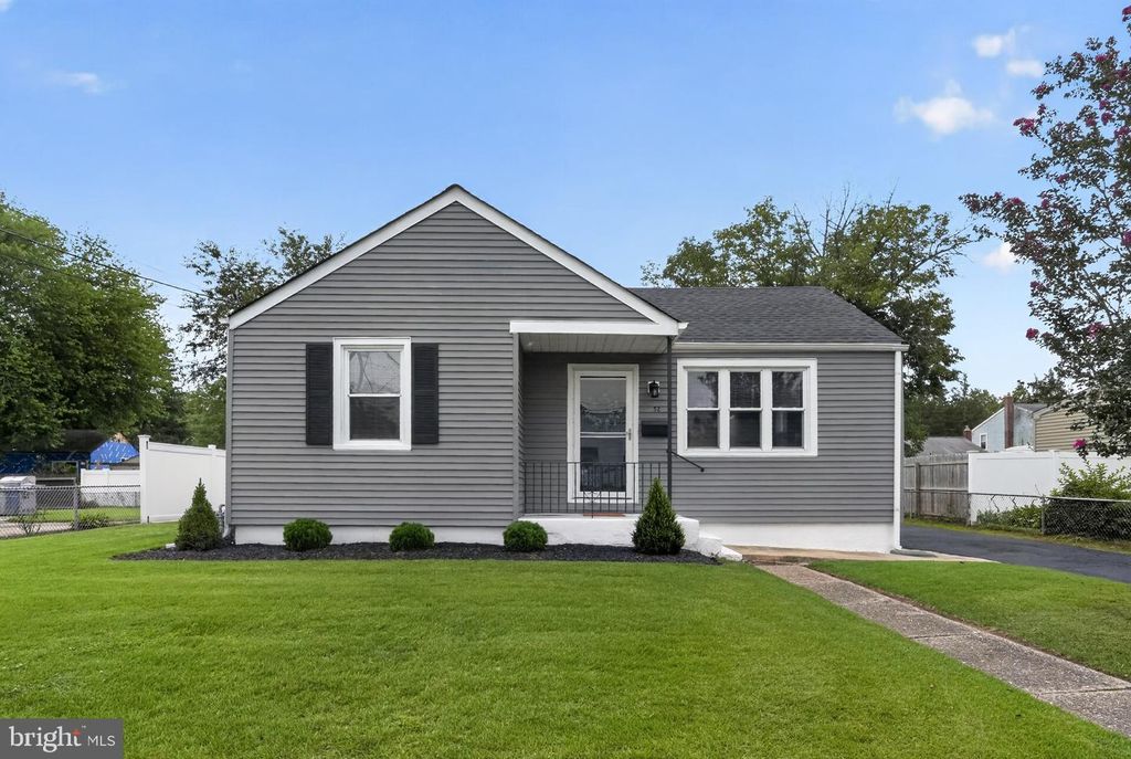 32 STANFORD RD, Cherry Hill, NJ 08034