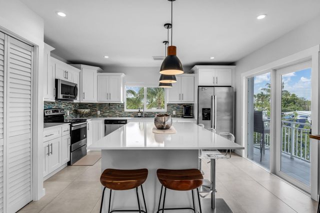 2 Sexton Cove Road, Key Largo, FL 33037