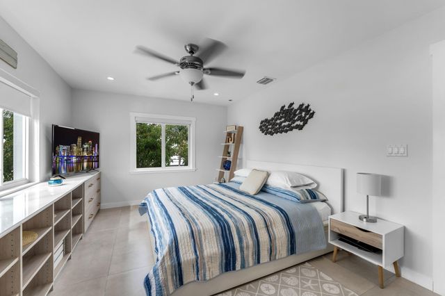 2 Sexton Cove Road, Key Largo, FL 33037