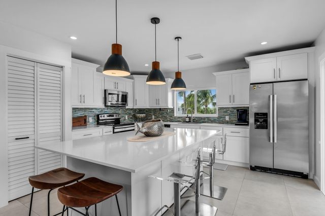 2 Sexton Cove Road, Key Largo, FL 33037