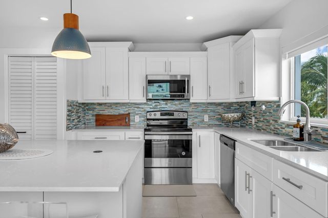 2 Sexton Cove Road, Key Largo, FL 33037