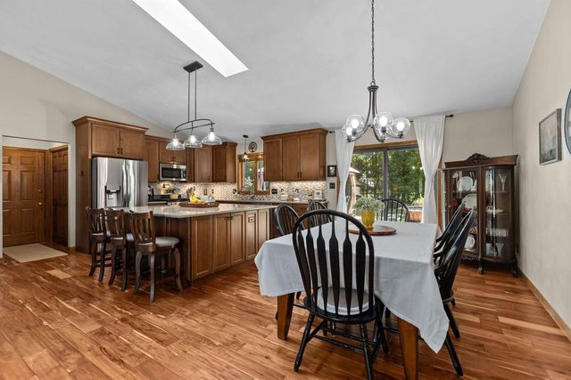 1605 MEADOWBREEZE CIRCLE, Neenah, WI 54956