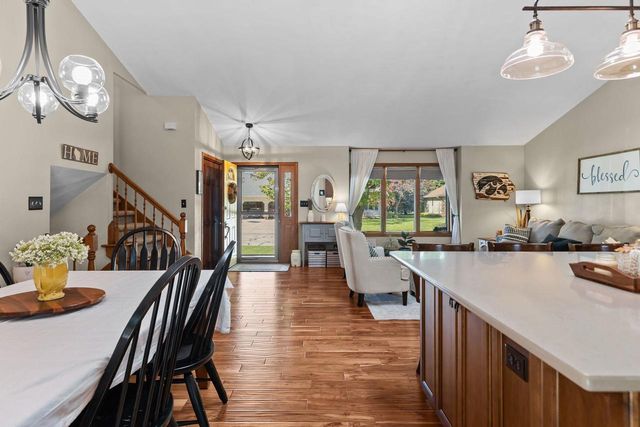 1605 MEADOWBREEZE CIRCLE, Neenah, WI 54956