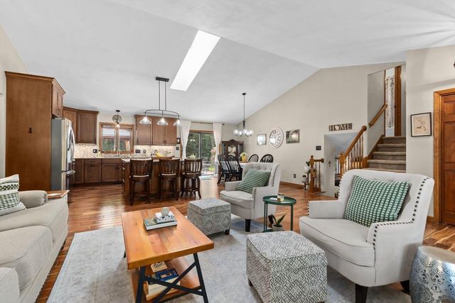 1605 MEADOWBREEZE CIRCLE, Neenah, WI 54956