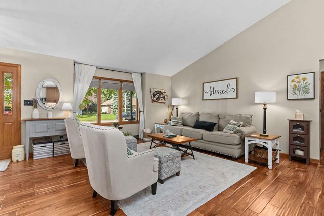 1605 MEADOWBREEZE CIRCLE, Neenah, WI 54956