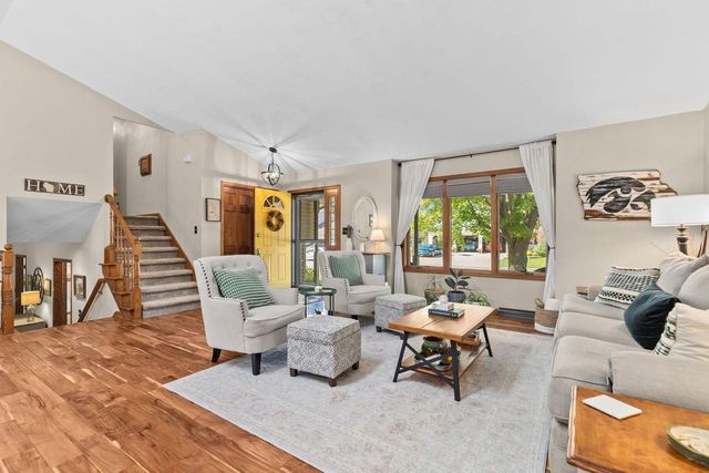 1605 MEADOWBREEZE CIRCLE, Neenah, WI 54956
