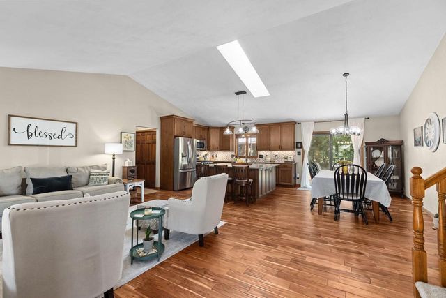 1605 MEADOWBREEZE CIRCLE, Neenah, WI 54956
