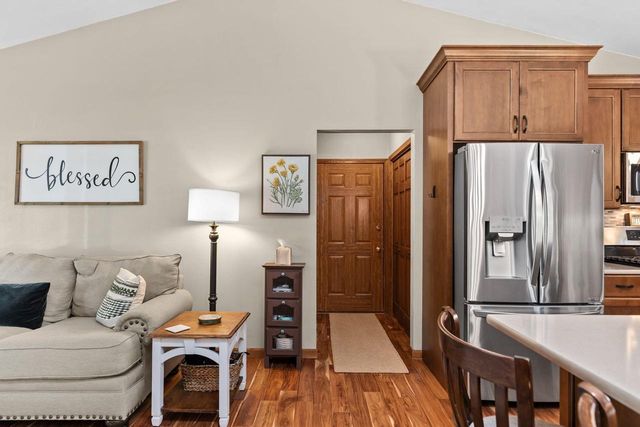 1605 MEADOWBREEZE CIRCLE, Neenah, WI 54956